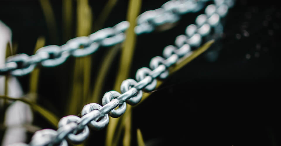 image of chain links to depict backlinks